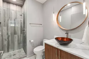 2000 Alaskan Wy, Seattle, WA 98121 - Photo 25