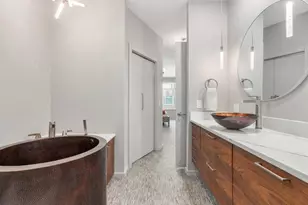 2000 Alaskan Wy, Seattle, WA 98121 - Photo 21