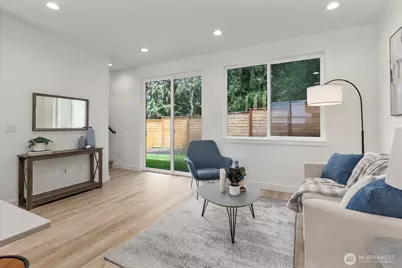 10330 B Ashworth Avenue N, Seattle, WA 98133 - Photo 7