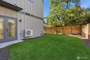 10330 B Ashworth Ave N, Seattle, WA 98133 - Photo 23