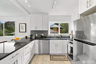 1723 NE 92nd St, Seattle, WA 98115 - Photo 21