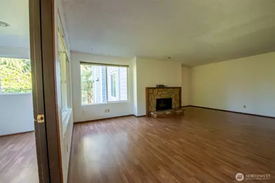 17417 Ashworth Avenue N #303, Shoreline, WA 98133 - Photo 3