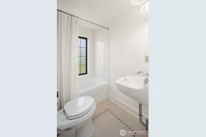 1990 Magnolia Blvd Way W, Seattle, WA 98199 - Photo 27