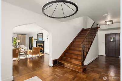 1990 Magnolia Blvd Way W, Seattle, WA 98199 - Photo 3