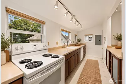 12205 44th Avenue S, Tukwila, WA 98178 - Photo 9