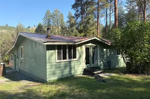 13 Pine Grove St, Republic, WA 99166 - Photo 3