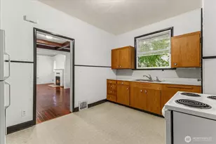 108 NE 61st St, Seattle, WA 98115 - Photo 7