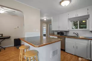 5901 Oceanview Blvd NE, Bremerton, WA 98311 - Photo 13