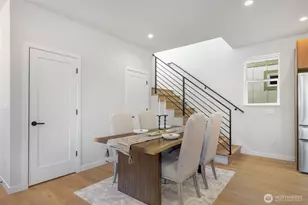 121 N 136th St, Seattle, WA 98133 - Photo 9