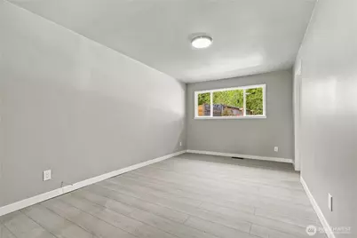 16135 Densmore Ave N, Shoreline, WA 98133 - Photo 15