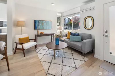 4630 Linden Avenue N, Seattle, WA 98103 - Photo 3