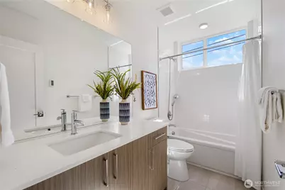 4630 Linden Avenue N, Seattle, WA 98103 - Photo 17