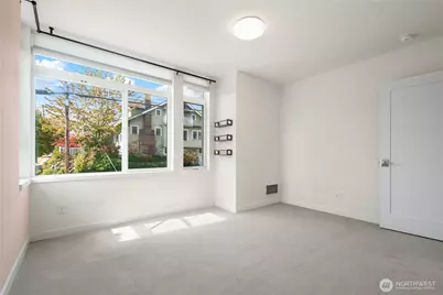 4630 Linden Avenue N, Seattle, WA 98103 - Photo 15