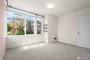 4630 Linden Ave N, Seattle, WA 98103 - Photo 15