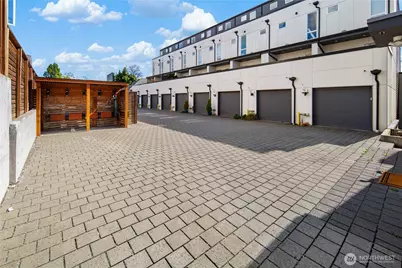 4630 Linden Avenue N, Seattle, WA 98103 - Photo 23
