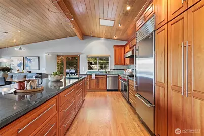 13210 Holmes Point Drive NE, Kirkland, WA 98034 - Photo 15