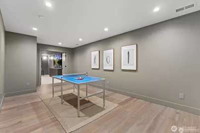 1020 107th Avenue SE, Bellevue, WA 98004 - Photo 29