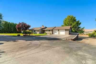 3820 NW Cascade Avenue, East Wenatchee, WA 98802 - Photo 1