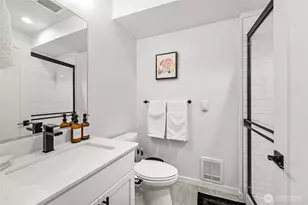 5240 Brooklyn Ave NE, Seattle, WA 98105 - Photo 13