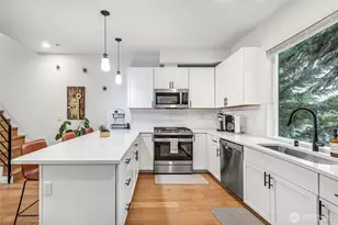 5240 Brooklyn Ave NE, Seattle, WA 98105 - Photo 11