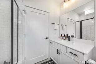 5240 Brooklyn Ave NE, Seattle, WA 98105 - Photo 15