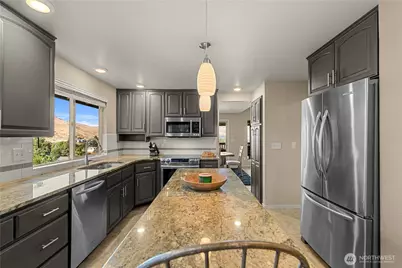 1729 Canyon Crest Drive, Wenatchee, WA 98801 - Photo 9