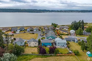 1086 Landing Cir, Oak Harbor, WA 98277 - Photo 5
