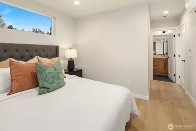 10041 38th Avenue NE, Seattle, WA 98125 - Photo 13