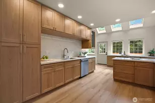 10454 Arrow Point Dr NE, Bainbridge Island, WA 98110 - Photo 11