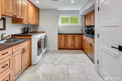 1441 88th Avenue NE, Clyde Hill, WA 98004 - Photo 29