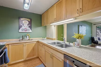 275 W Roy Street #114, Seattle, WA 98119 - Photo 7