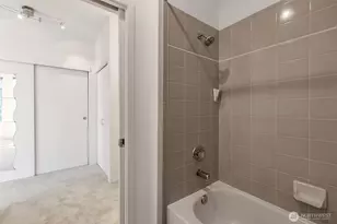 2414 1st Ave, Seattle, WA 98121 - Photo 17