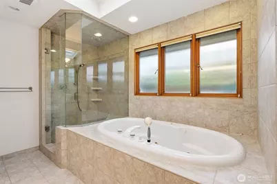 9600 Hilltop Road, Bellevue, WA 98004 - Photo 13