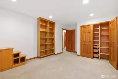 9600 Hilltop Road, Bellevue, WA 98004 - Photo 11
