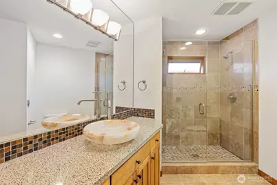 9600 Hilltop Road, Bellevue, WA 98004 - Photo 15
