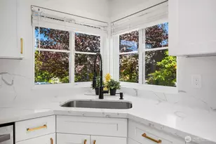 1309 N 80th St, Seattle, WA 98103 - Photo 9