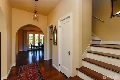 3829 43rd Avenue NE, Seattle, WA 98105 - Photo 3