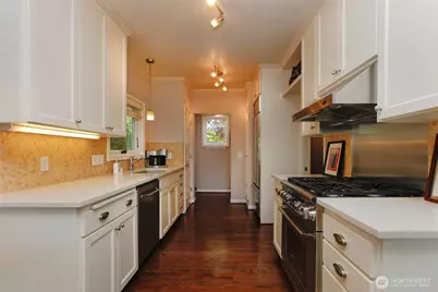 3829 43rd Avenue NE, Seattle, WA 98105 - Photo 17