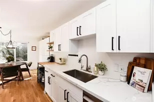 1214 Taylor Ave N, Seattle, WA 98109 - Photo 7