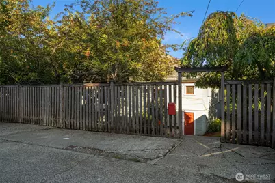 809 23rd Avenue E, Seattle, WA 98112 - Photo 21