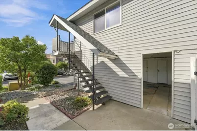 100 Simon Street #8, East Wenatchee, WA 98802 - Photo 3