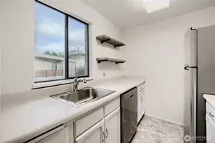 610 Aloha St, Seattle, WA 98109 - Photo 35