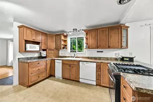1805 204th Pl SW, Lynnwood, WA 98036 - Photo 7