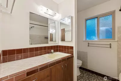 2515 NE 106th Place, Seattle, WA 98125 - Photo 11