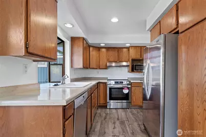 16424 126th Place SE, Renton, WA 98058 - Photo 9