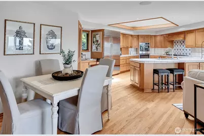 8900 NE 16th Street, Clyde Hill, WA 98004 - Photo 17