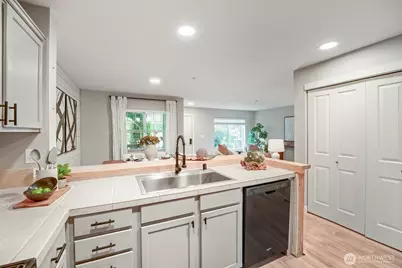 1905 24th Avenue NE #103, Issaquah, WA 98029 - Photo 13