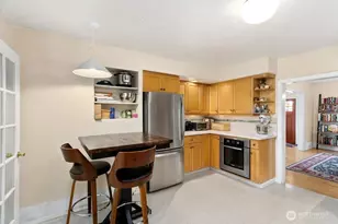 2112 NE 55th St, Seattle, WA 98105 - Photo 7