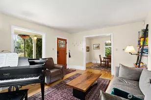 2112 NE 55th St, Seattle, WA 98105 - Photo 5