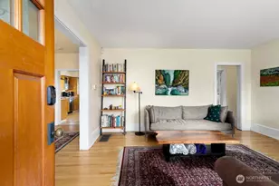 2112 NE 55th St, Seattle, WA 98105 - Photo 3